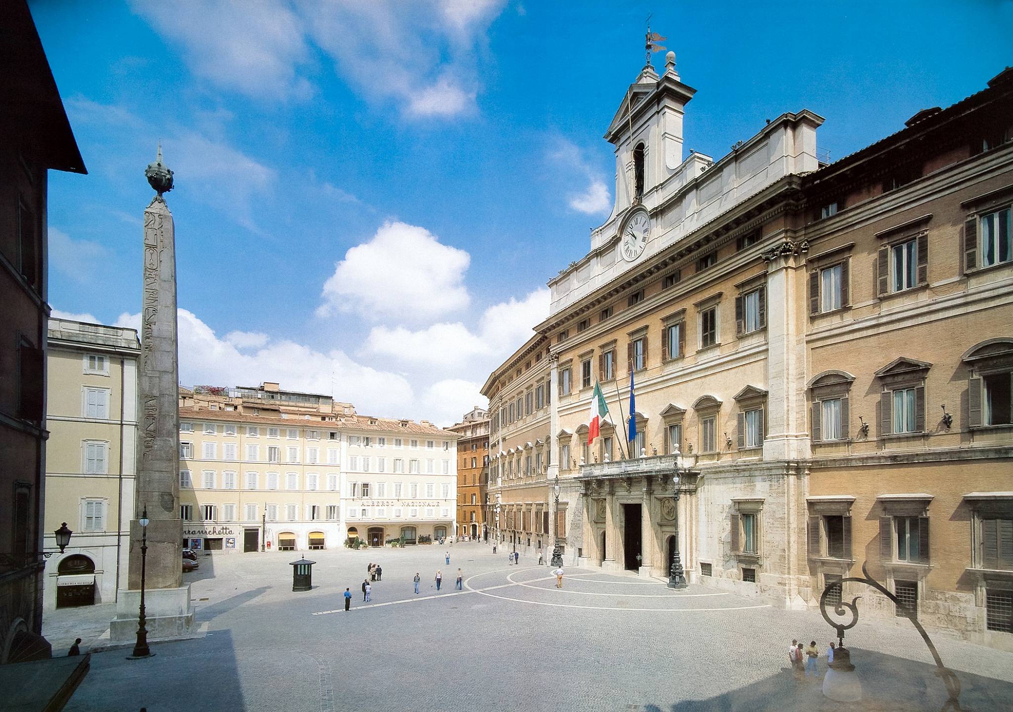 vista piazza palazzo montecitorio